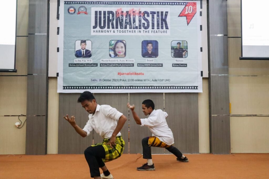 Suasana Dies Natalis ke-10 Prodi Jurnalistik UHO Kendari.