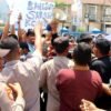 Demo Pencopotan Dirut Bank Sultra yang Alergi Terhadap Wartawan Ricuh