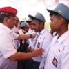 Pj. Gubernur Sultra Serahkan Bantuan Beasiswa dan 2 Ribu Paket Sembako saat Kunker di Muna Barat
