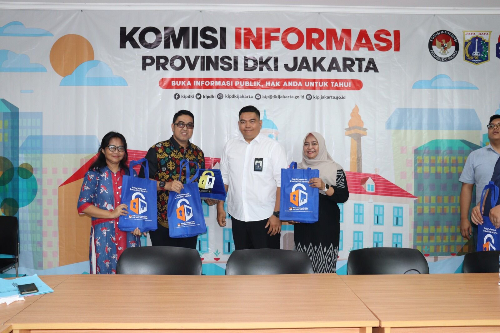 Komisioner Komisi Informasi Sultra Konsul Pengembangan E-Monev di Jakarta Komisioner Komisi Informasi Sultra Konsul Pengembangan E-Monev di Jakarta