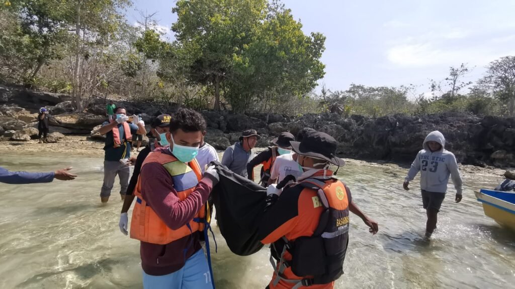 Nelayan Samunu yang terjatuh dari kapal saat mancing ikan di Perairan Tolandona, Buteng ditemukan tewas di pesisir pantai. 