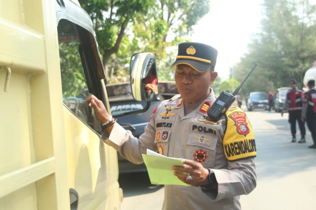 Kabag Ops Polres Kolaka, AKP Gusti K. Sulastra saat memimpin kegiatan KRYD.
