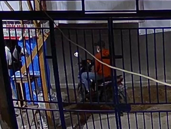 2 Pria Terekam CCTV Curi Jeriken Pertalite di Kios Pom Bensin Mini Tipulu Kendari 2 Pria Terekam CCTV Curi Jeriken Pertalite di Kios Pom Bensin Mini Tipulu Kendari