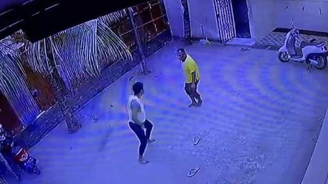 Seorang Pria Serang Imam Masjid di Kendari Pakai Sajam saat Hendak Salat Magrib Seorang Pria Serang Imam Masjid di Kendari Pakai Sajam saat Hendak Salat Magrib