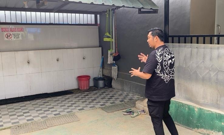 Pelaku Penyerangan Imam Masjid Kendari Ternyata Jemaah, Korban Akui Tak Punya Masalah dengan Pelaku Pelaku Penyerangan Imam Masjid Kendari Ternyata Jemaah, Korban Akui Tak Punya Masalah dengan Pelaku