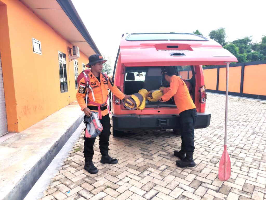 Tim Rescue Pos SAR Kolaka diberangkatkan ke lokasi untuk melakukan pencarian korban Dahlianto.