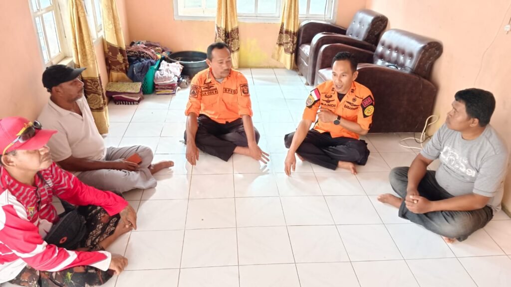 Tim SAR berkoordinasi dengan keluarga korban terkait penghentian pencarian terhadap La Alemari (56), nelayan yang hilang di Teluk Lande, Kabupaten Buton Selatan (Busel), Sulawesi Tenggara (Sultra).