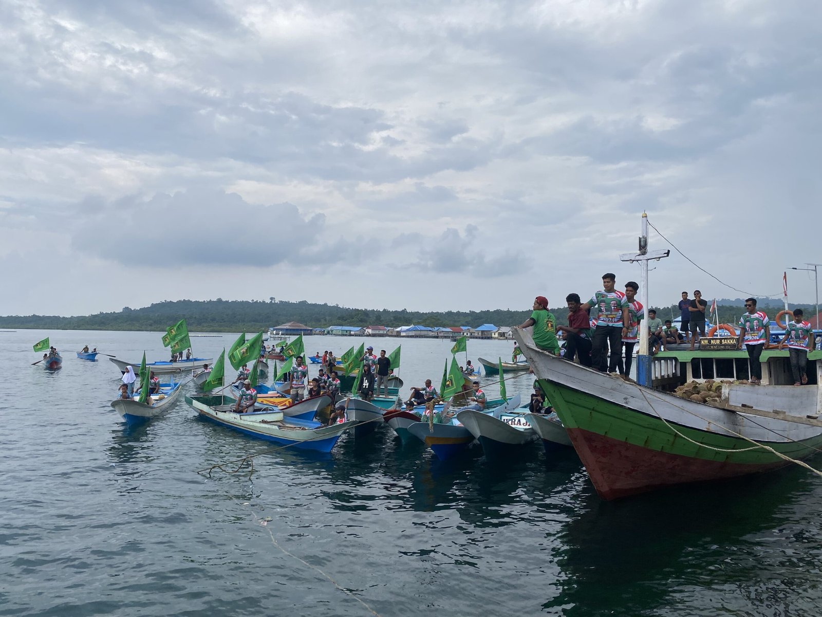 Kampanye di Konkep, Kedatangan ASR Diiringi Puluhan Kapal Nelayan