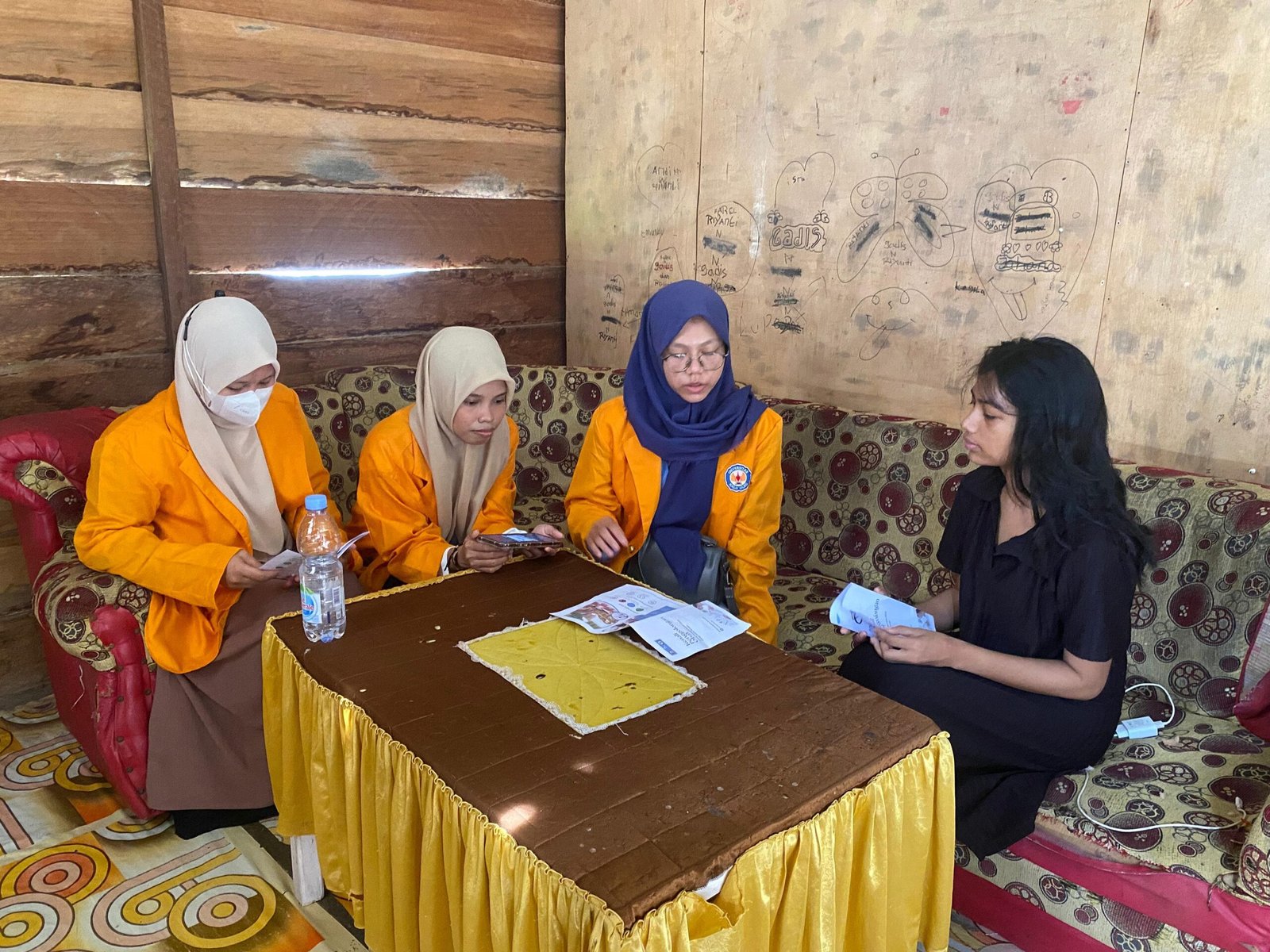 Mahasiswa Farmasi UHO Kendari Beri Edukasi Kesehatan pada Masyarakat Konut Mahasiswa Farmasi UHO Kendari Beri Edukasi Kesehatan pada Masyarakat Konut