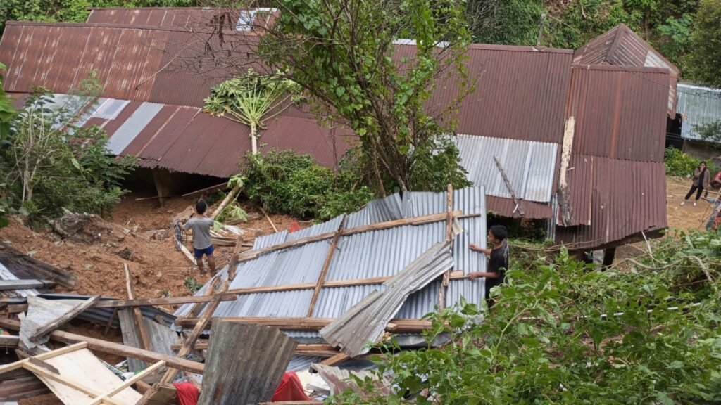 Enam kecamatan di Kota Kendari, Sulawesi Tenggara (Sultra), terdampak banjir dan longsor.