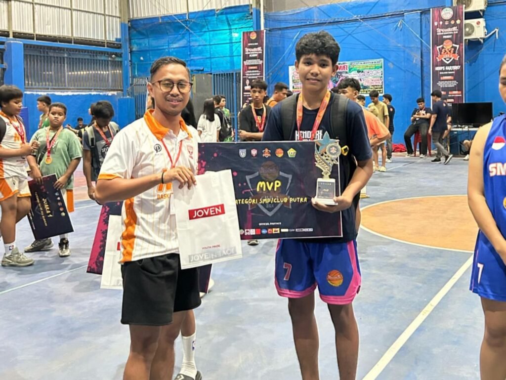 MVP Turnamen Basket 3x3 Cup 1 kategori SMP/Club Putera.
