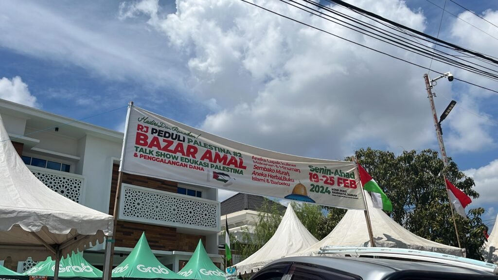 Stan bazar amal untuk bantu Palestina di Kota Kendari, Sulawesi Tenggara (Sultra).