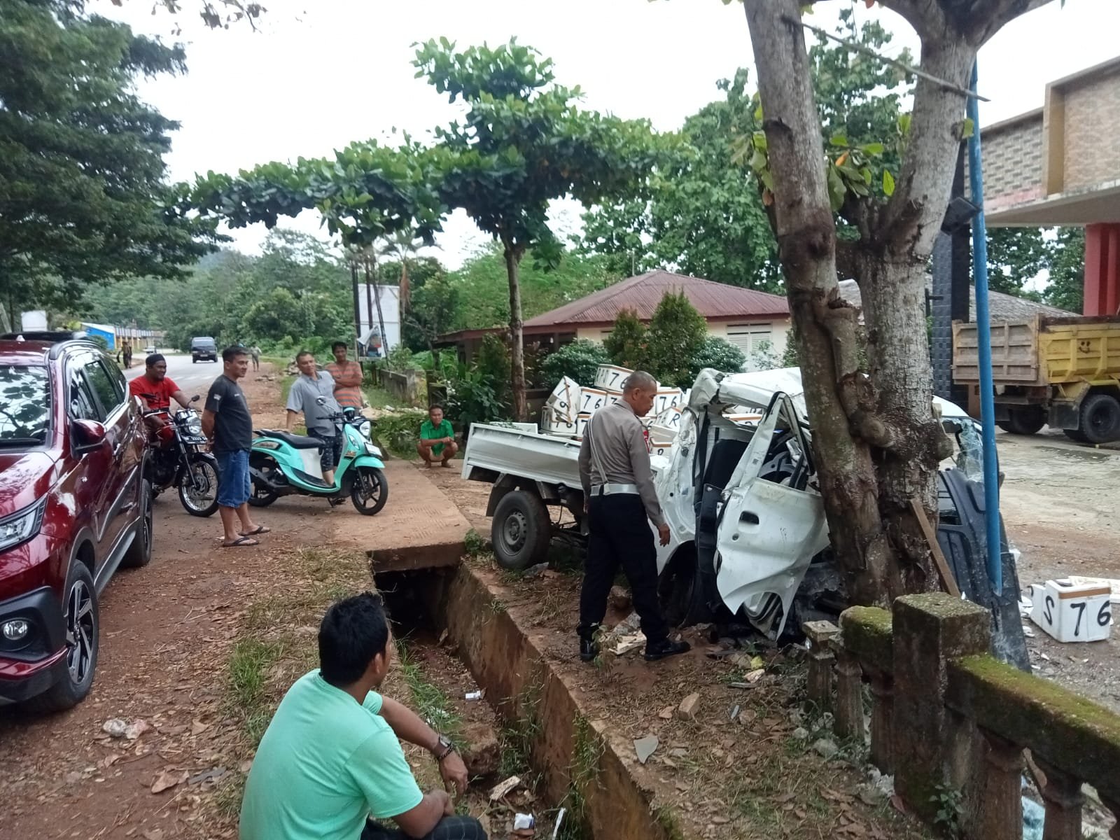 Mobil Pick Up Kecelakaan Tunggal di Depan Pasar Pondidaha, Sopir Patah Tulang Mobil Pick Up Kecelakaan Tunggal di Depan Pasar Pondidaha, Sopir Patah Tulang