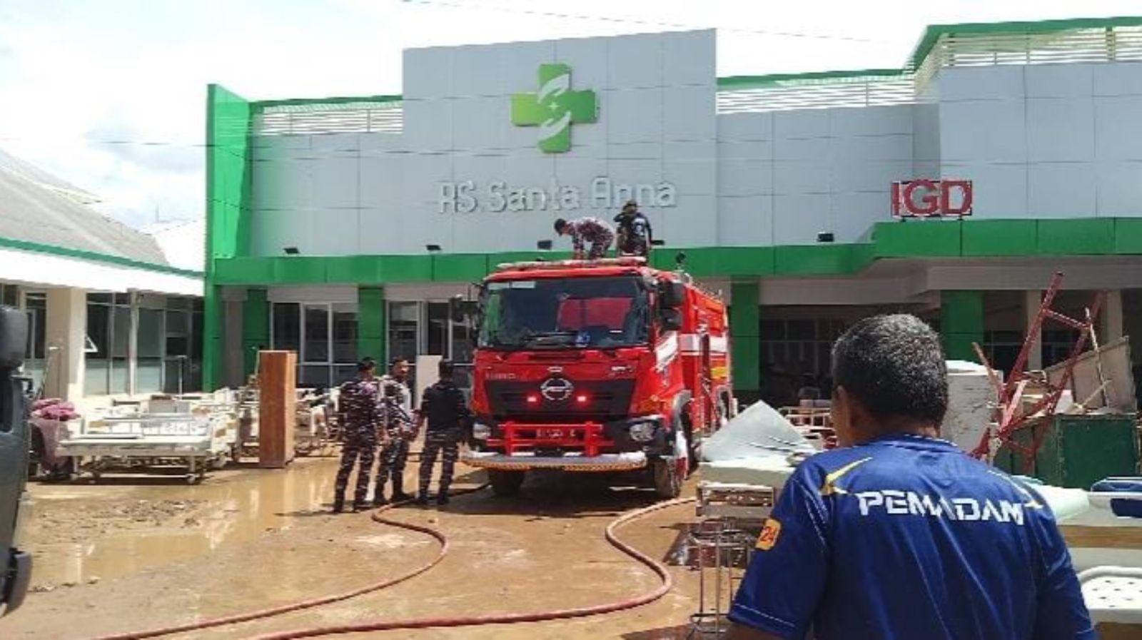 Kondisi Lokasi Terdampak Banjir di Kendari, Warga Masih Bersih-Bersih Lumpur Kondisi Lokasi Terdampak Banjir di Kendari, Warga Masih Bersih-Bersih Lumpur