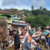 Pemkot Kendari Bersama Warga Bersihkan Tumpukan Sampah Sisa Banjir di Jalan Lasolo