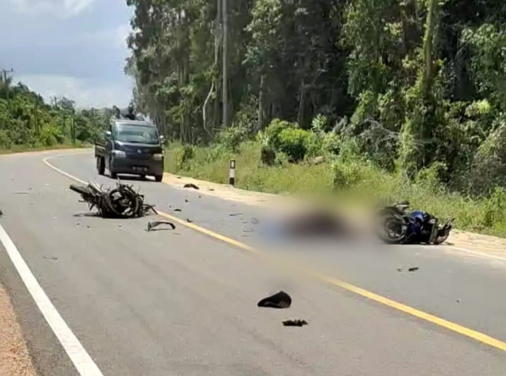 Kecelakaan melibatkan mobil Daihatsu Ayla dan dua sepeda motor di Desa Lamedai, Kecamatan Tanggetada, Kabupaten Kolaka, Sulawesi Tenggara (Sultra).