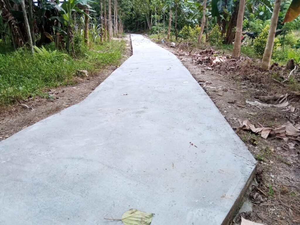 Jalan beton di sejumlah wilayah di Kabupaten Kolaka Timur.