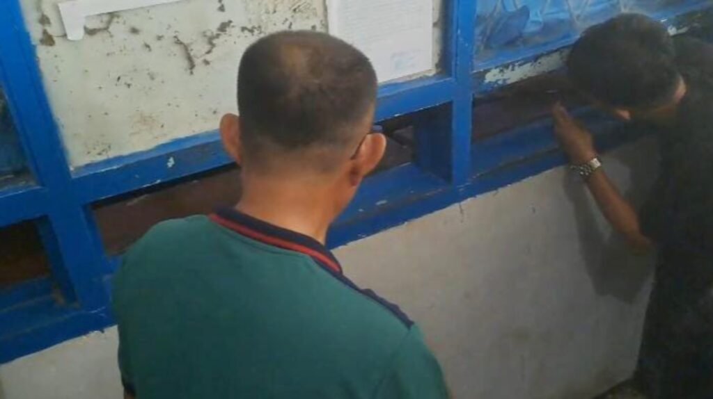 Sejumlah warga yang terlibat kericuhan di Pelabuhan Ferry Tampo perkara calo.