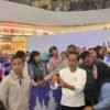 Jokowi Bagi-Bagi Kaos Bergambar Wajahnya, saat Berkunjung di Kendari