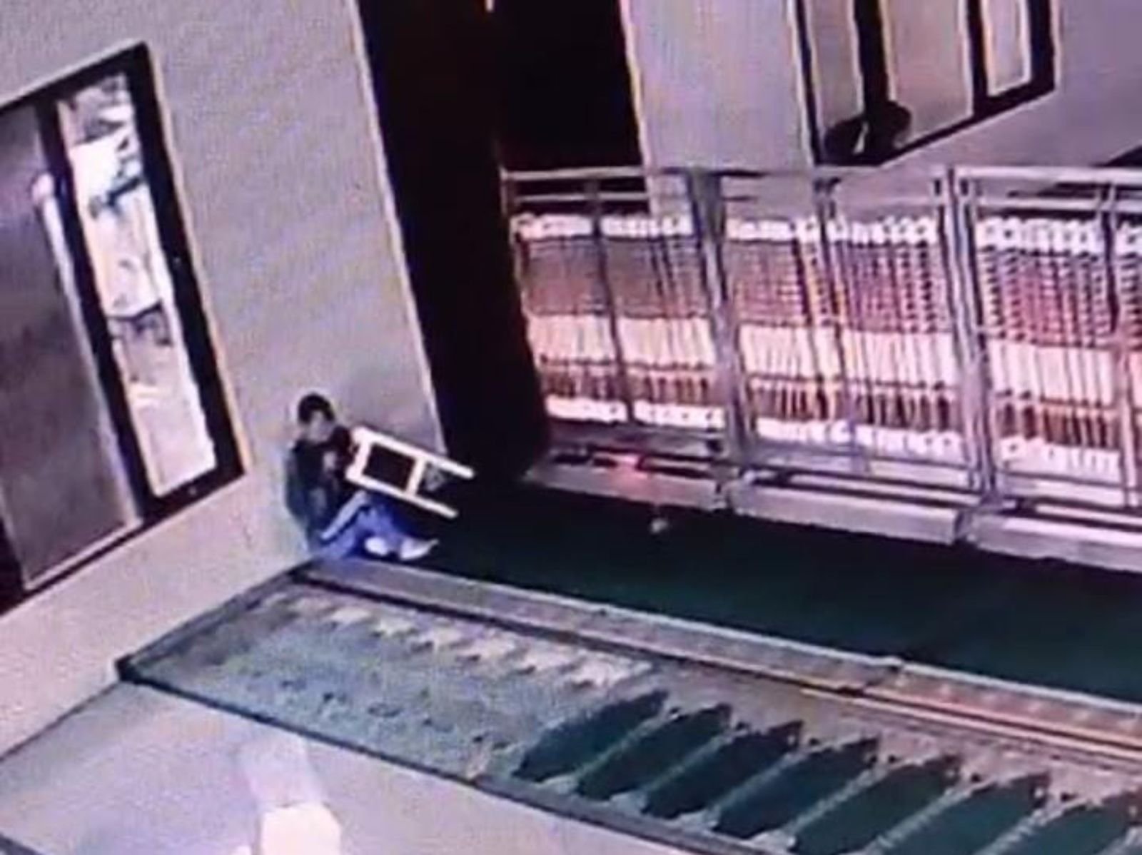 Maling Uang Kotak Amal di Sampara, Konawe Terekam CCTV Maling Uang Kotak Amal di Sampara, Konawe Terekam CCTV