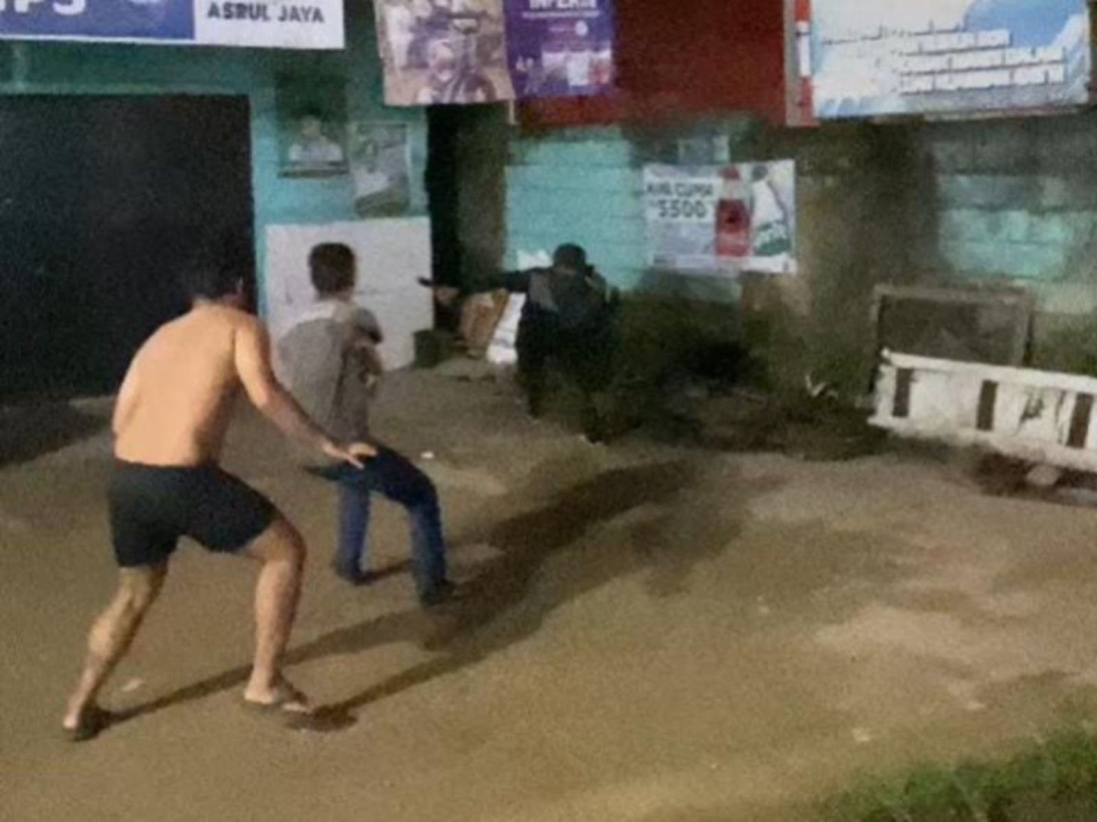 Maling di Kendari Kocar-kacir Dikejar Massa, Berhasil Kabur Usai Ancam Warga Pakai Sajam Maling di Kendari Kocar-kacir Dikejar Massa, Berhasil Kabur Usai Ancam Warga Pakai Sajam