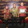 Pemprov Sultra Terima Penghargaan Universal Health Coverage Award 2024 Kategori Utama