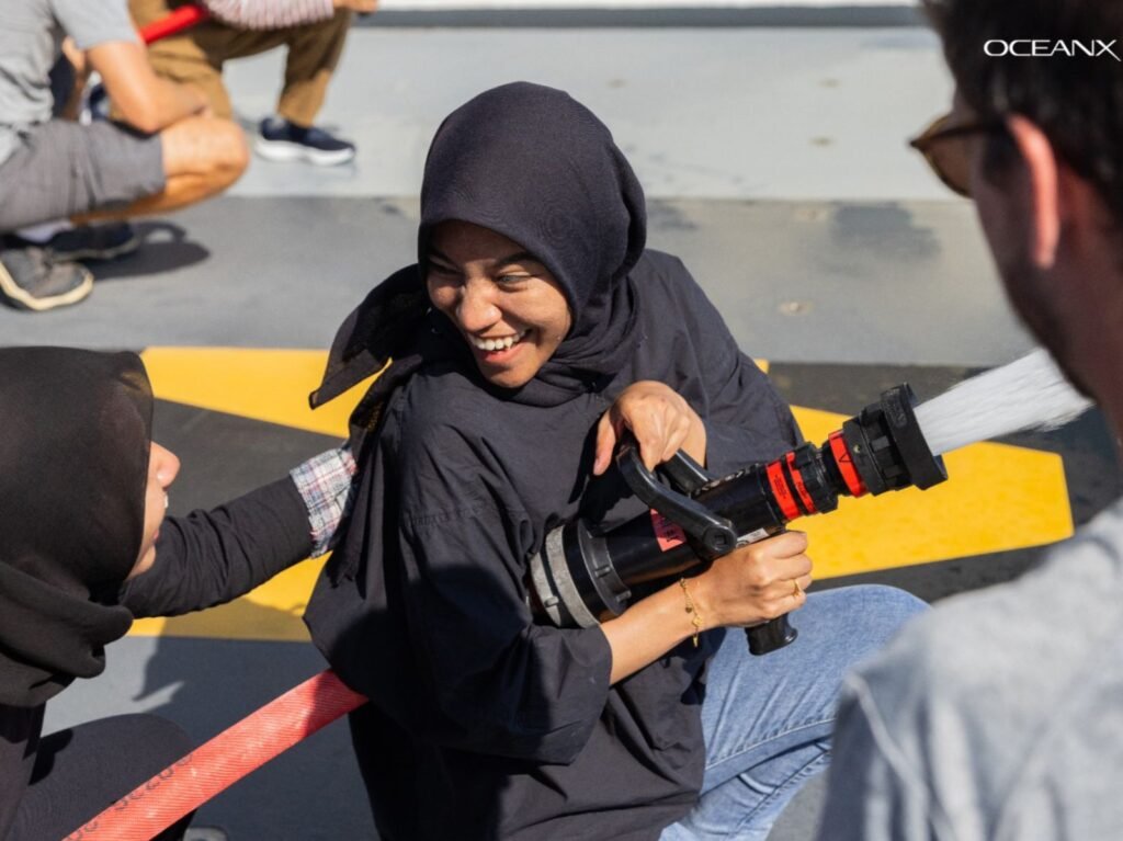 Momen Manda saat menjajal kecanggihan kapal OceanXplorer milik perusahaan nirlaba asal AS.