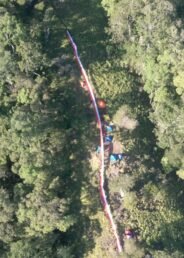 Momen Pengibaran Bendera 79 Meter di Puncak Padang Kuku, Buton