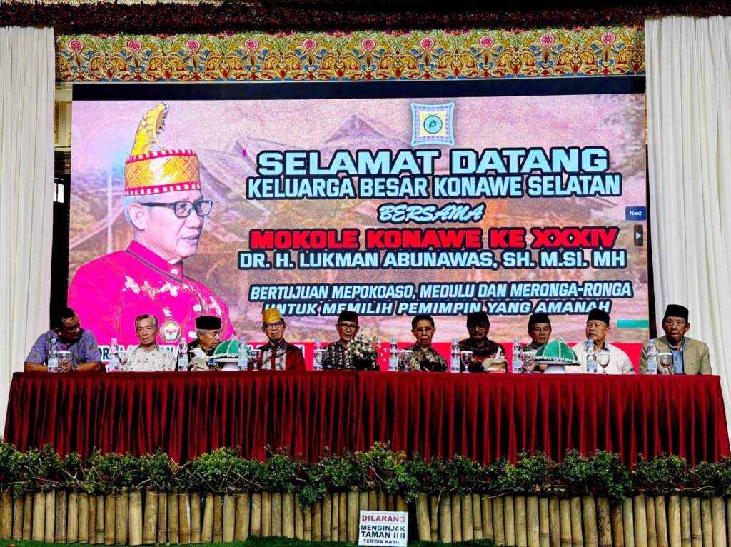 Rumpun Kerukunan Keluarga Besar Konawe Selatan (Konsel) saat menyatakan dukungan kepada Lukman Abunawas-Laode Ida (LA-Ida) di salah satu hotel di Kota Kendari, Sulawesi Tenggara (Sultra).