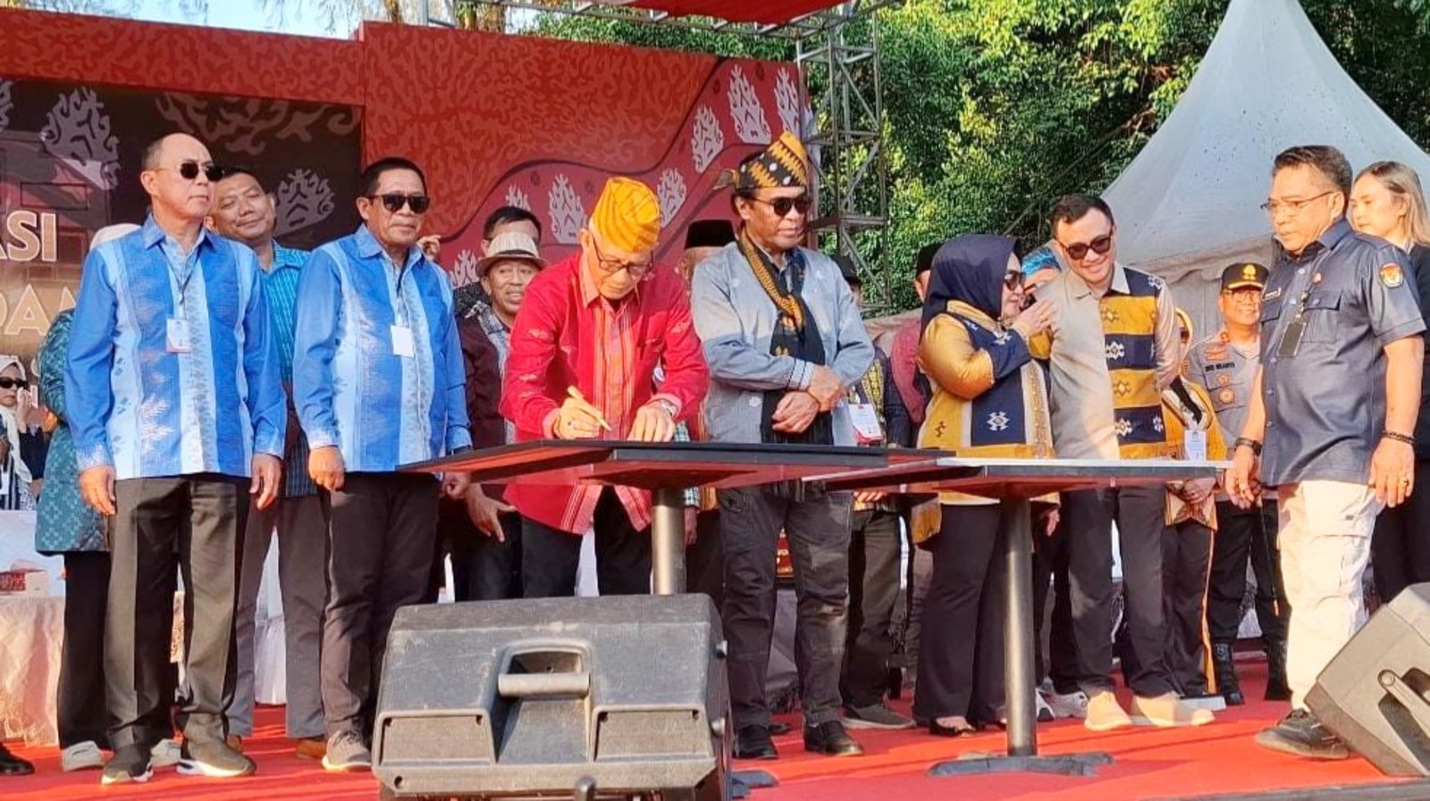 LA-Ida Komitmen Wujudkan Pilkada Damai di Sultra LA-Ida Komitmen Wujudkan Pilkada Damai di Sultra