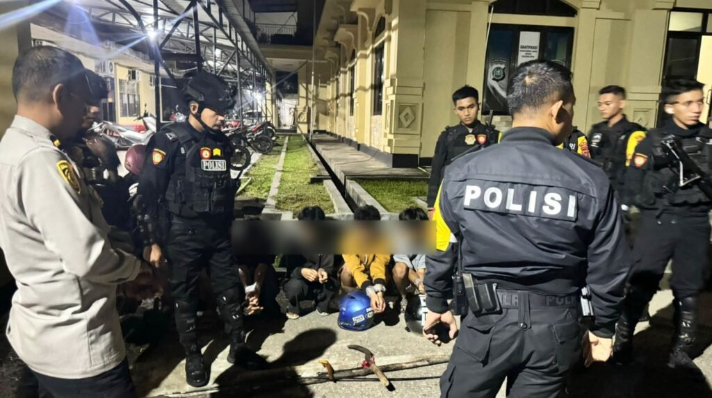 Remaja pelaku tawuran diamankan polisi di Jalan Jenderal Ahmad Yani, Kelurahan Anaiwoi, Kecamatan Kadia, Kota Kendari, Sulawesi Tenggara (Sultra).