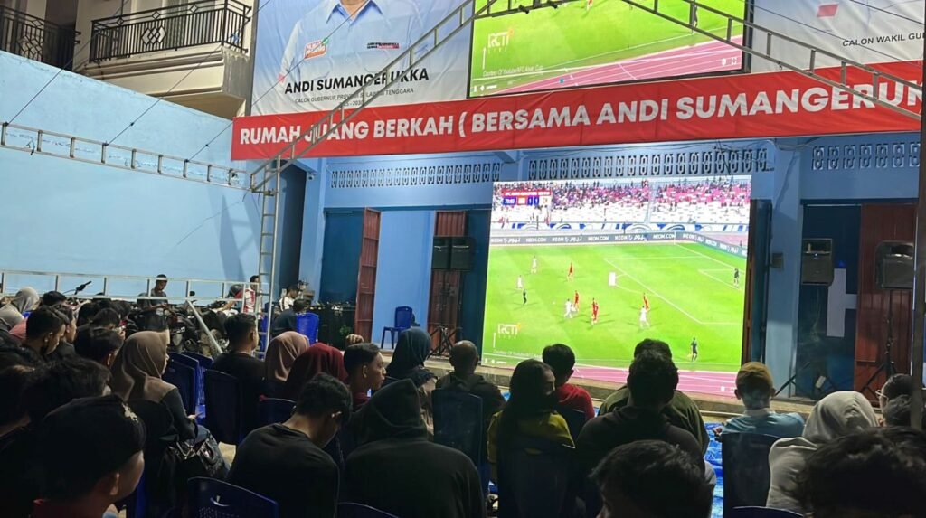 Suasana nobar Indonesia vs Cina di Rumah Juang Berkah ASR-Hugua.