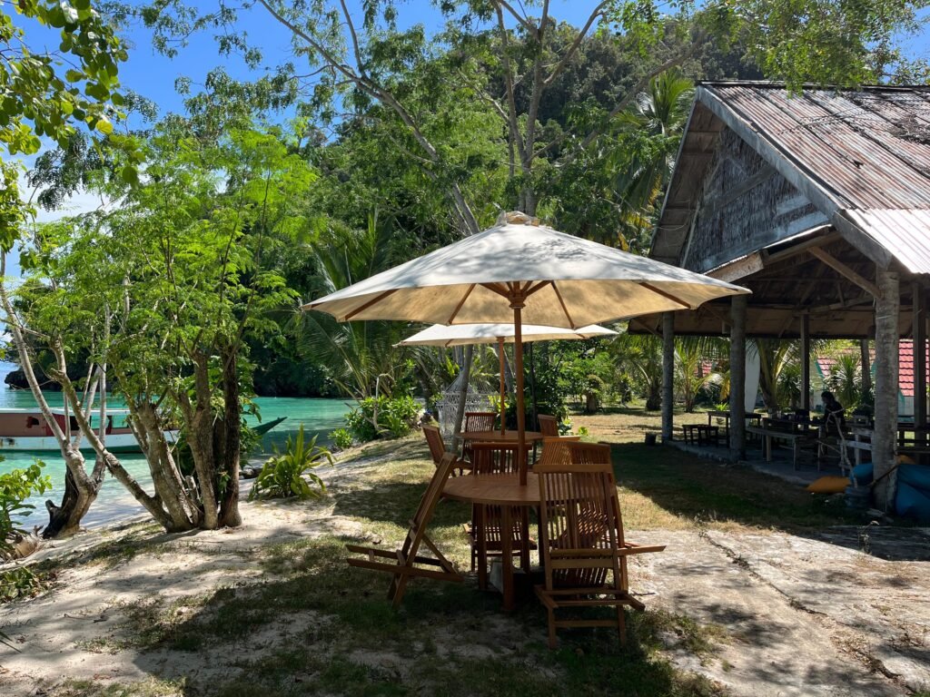 Fasilitas yang ada di Labengki Beach Hut.