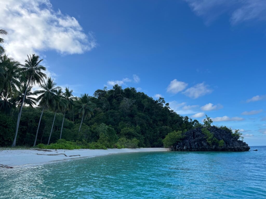 Pantai Pasir Panjang Labengki.