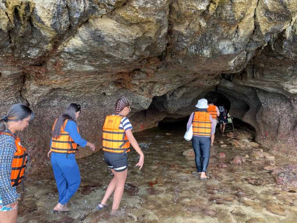 Akses menuju Danau Tobelo di Pulau Labengki, Kecamatan Lasolo Kepulauan, Kabupaten Konawe Utara (Konut), Sulawesi Tenggara (Sultra).