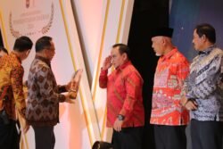 Pemprov Sultra Terima Penghargaan dari Kemendagri sebagai Pelayanan Publik Terbaik