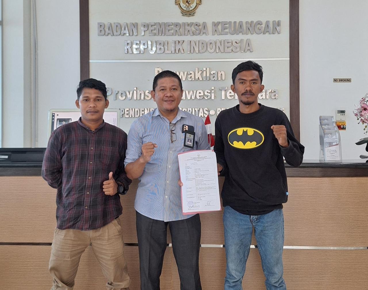 Gaji Tak Kunjung Dibayar, 2 Aparat Desa Hakatutobu, Kolaka Lapor ke BPK Sultra Gaji Tak Kunjung Dibayar, 2 Aparat Desa Hakatutobu, Kolaka Lapor ke BPK Sultra