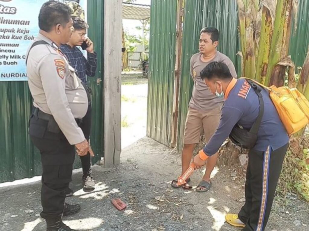 Warga menemukan bayi perempuan di depan rumah warga di wilayah Kali Merah, Kelurahan Tahoa, Kecamatan Kolaka, Kabupaten Kolaka, Sulawesi Tenggara (Sultra).
