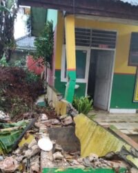 SDN 50 Kendari Diterjang Banjir Lumpur, Tembok 30 Meter Roboh