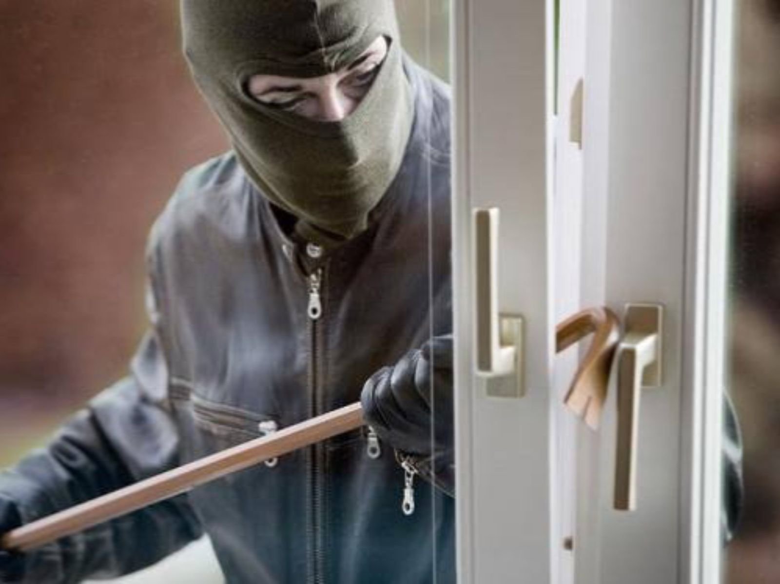 Maling Bobol Rumah Mahasiswi di Kendari, Kabur Usai Dengar Teriakan Korban Maling Bobol Rumah Mahasiswi di Kendari, Kabur Usai Dengar Teriakan Korban