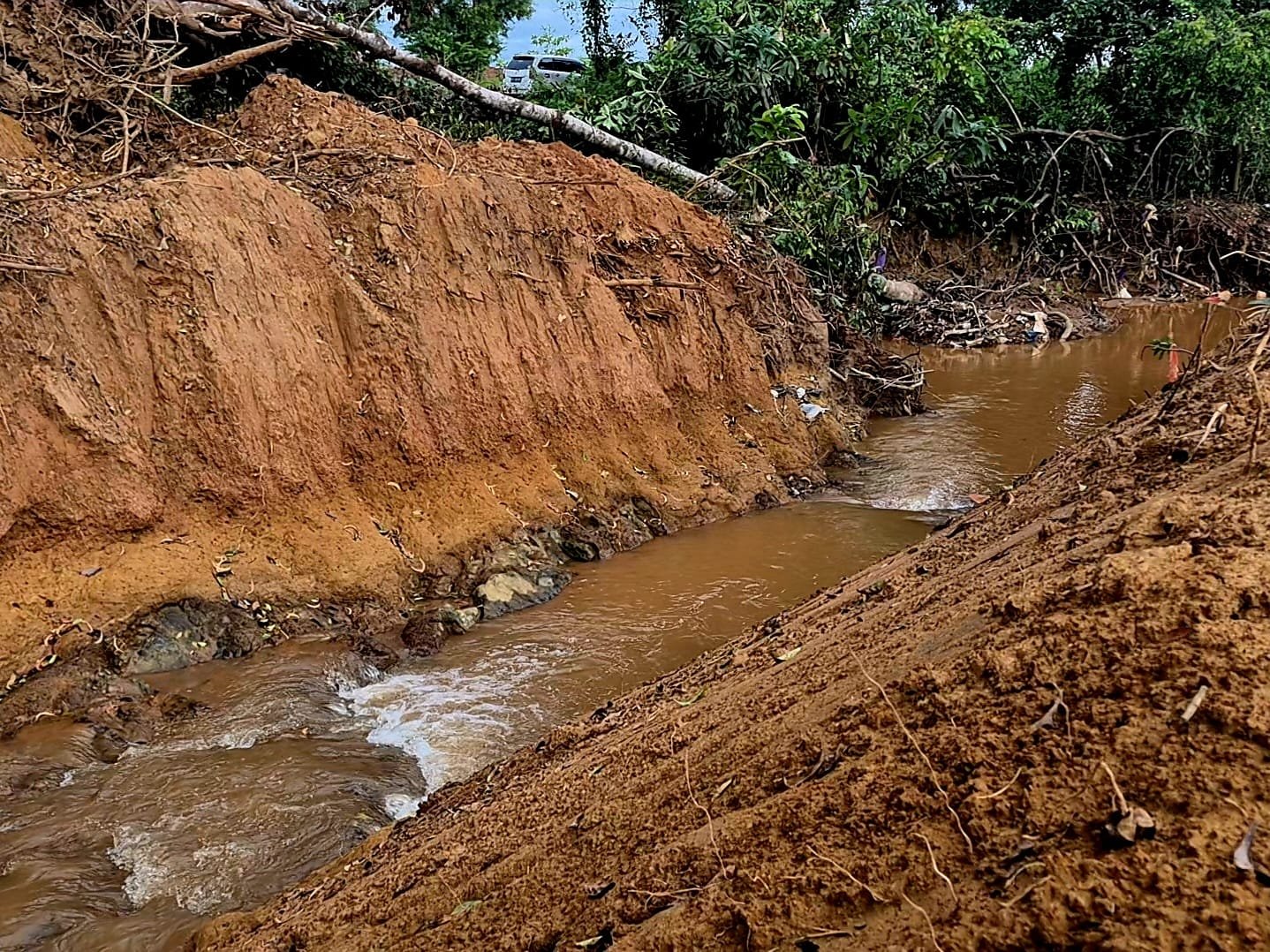 Antisipasi Bencana Banjir, Perusahaan Tambang di Konsel Bantu Warga Normalisasi Kali Antisipasi Bencana Banjir, Perusahaan Tambang di Konsel Bantu Warga Normalisasi Kali