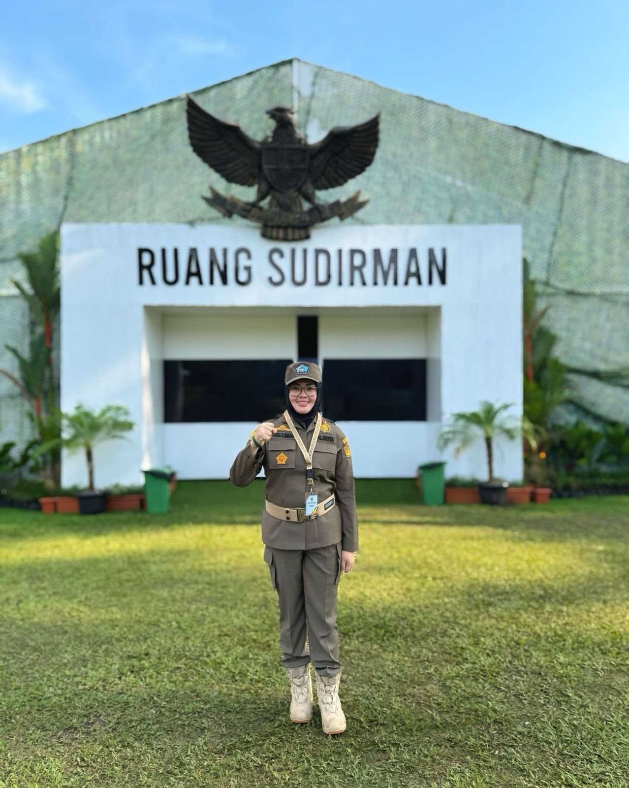 Keseruan Wali Kota Kendari Gunakan Seragam Satpol PP saat Retret di Ruang Sudirman Magelang Keseruan Wali Kota Kendari Gunakan Seragam Satpol PP saat Retret di Ruang Sudirman Magelang