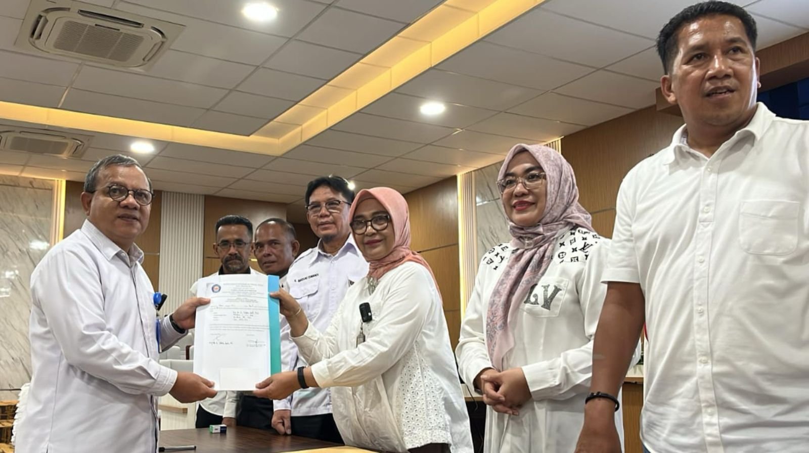 Khatam Pengalaman Manajerial Kampus, Prof. Takdir Saili Daftar Jadi Calon Rektor UHO Kendari 2025 – 2029 Khatam Pengalaman Manajerial Kampus, Prof. Takdir Saili Daftar Jadi Calon Rektor UHO Kendari 2025 – 2029