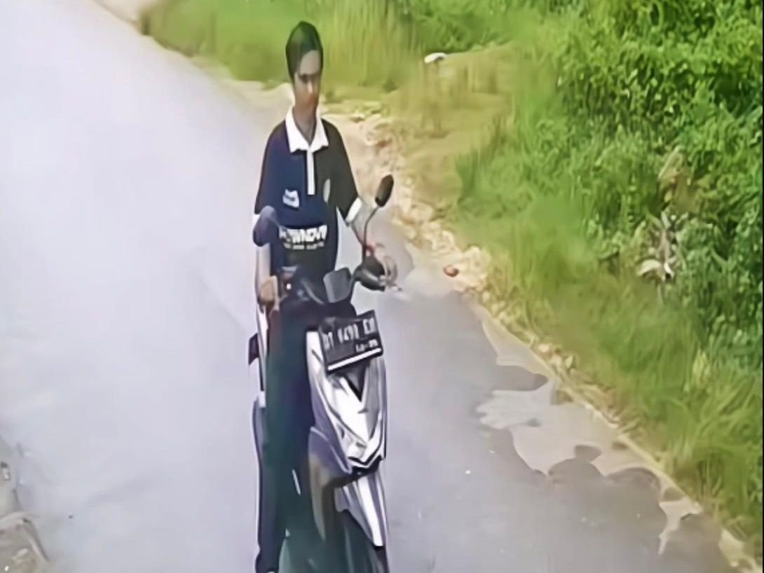 Motor Mahasiswa di Kendari Dibawa Kabur Tetangga Indekos, Aksi Pelaku Terekam CCTV Motor Mahasiswa di Kendari Dibawa Kabur Tetangga Indekos, Aksi Pelaku Terekam CCTV