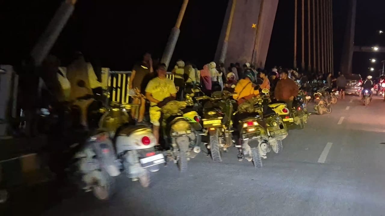 Kesaksian Warga soal Pria yang Lompat di Kawasan Jembatan Teluk Kendari Kesaksian Warga soal Pria yang Lompat di Kawasan Jembatan Teluk Kendari