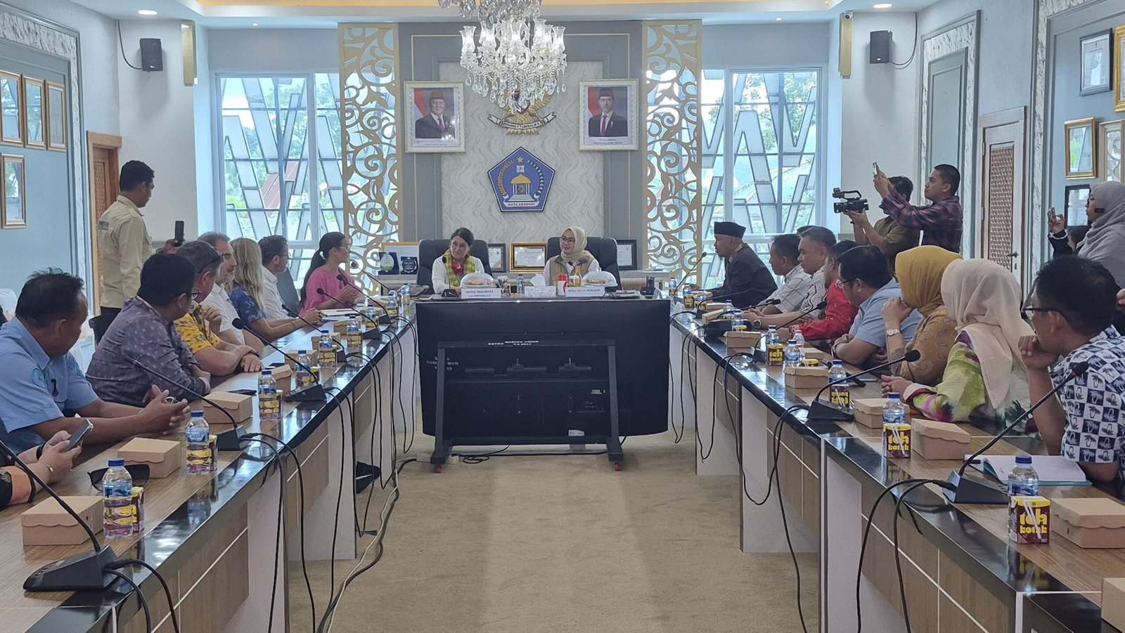 Pemkot Kendari Gandeng Pemerintah La Rochelle, Prancis Bersinergi Tangani Polemik Air Bersih di Kota Lulo Pemkot Kendari Gandeng Pemerintah La Rochelle, Prancis Bersinergi Tangani Polemik Air Bersih di Kota Lulo