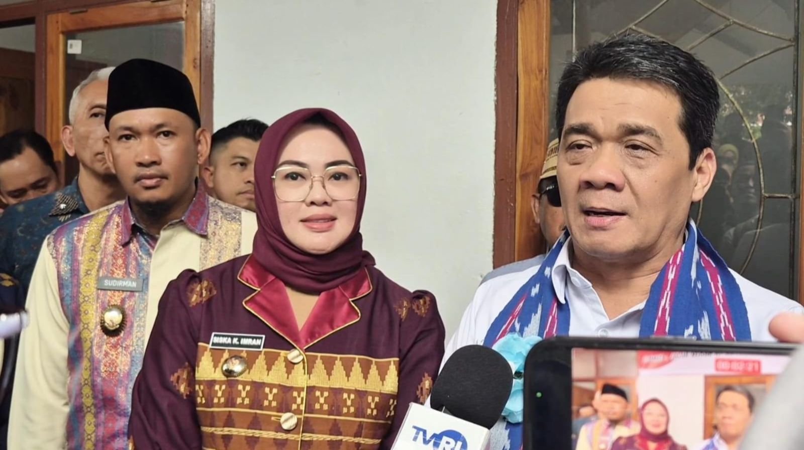 KMP Rampung 100 Persen, Wamendes Apresiasi Gerak Cepat Wali Kota Kendari Tunaikan Titah Presiden KMP Rampung 100 Persen, Wamendes Apresiasi Gerak Cepat Wali Kota Kendari Tunaikan Titah Presiden