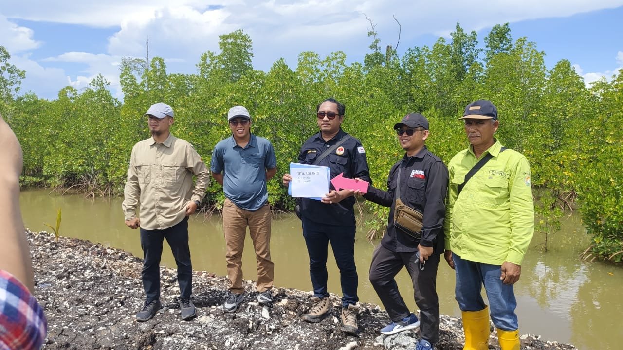 Gakkumhut Periksa Perusakan Mangrove di Konsel, Sempat Debat dengan Warga soal Surat Tugas Gakkumhut Periksa Perusakan Mangrove di Konsel, Sempat Debat dengan Warga soal Surat Tugas