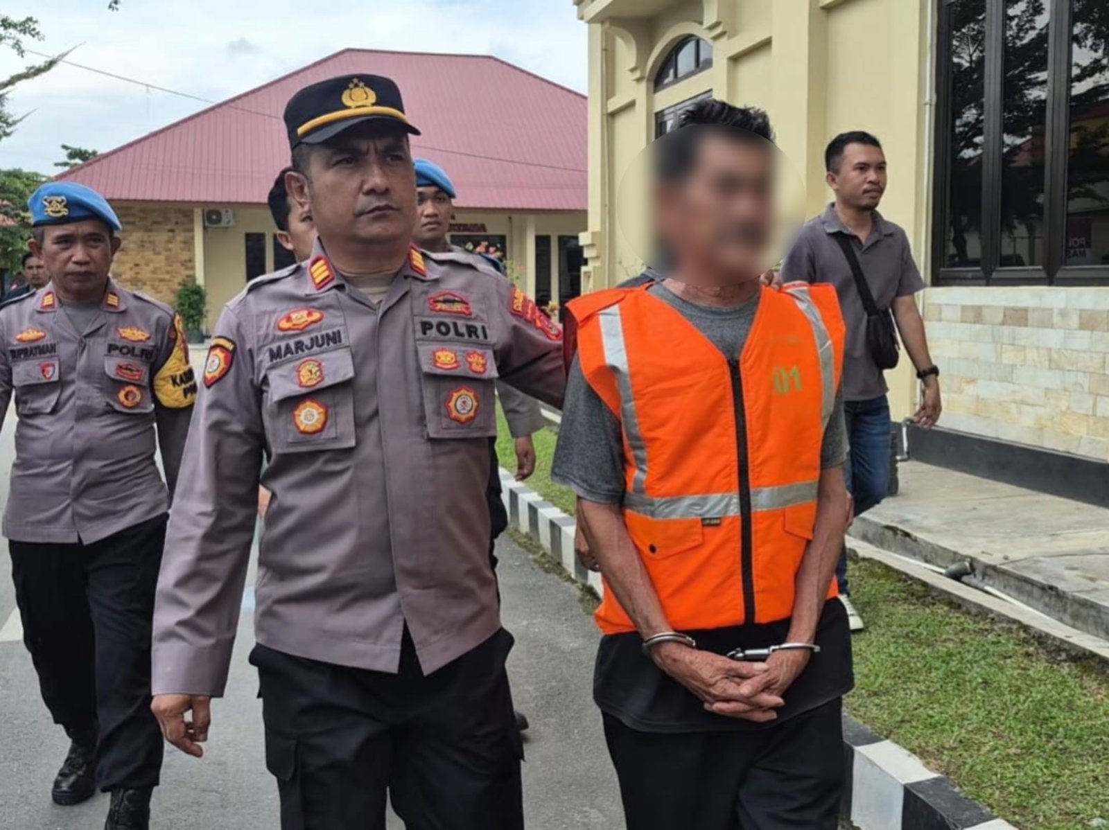 Motif Penikaman Sopir hingga Tewas Terungkap, Pelaku Kesal Ditinggal di Terminal Baruga Kendari Motif Penikaman Sopir hingga Tewas Terungkap, Pelaku Kesal Ditinggal di Terminal Baruga Kendari