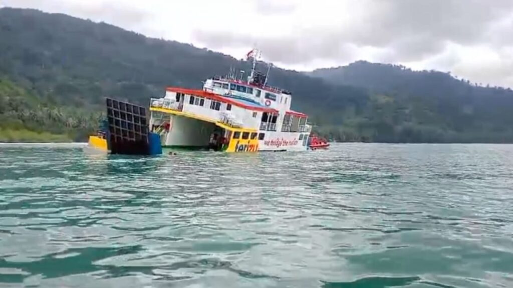 KMP Tongkol Alami Kebocoran di Perairan Laonti Konsel, Seluruh Kru Selamat